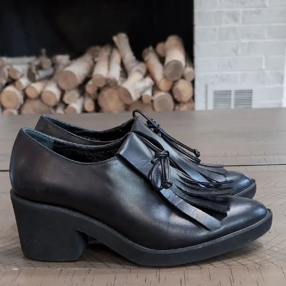 Equitare Black Leather Kiltie Fringe Heeled Oxfords Sz 37